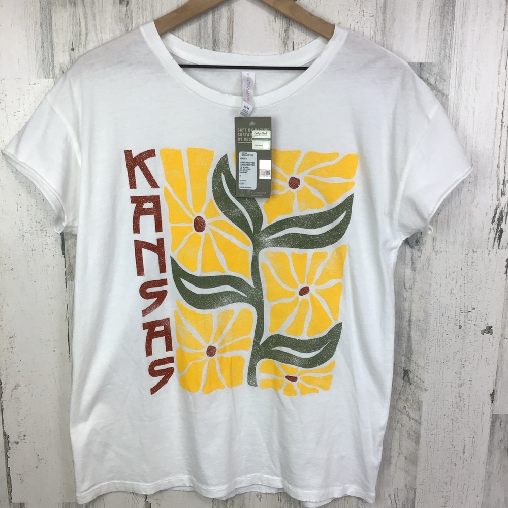 NWT Kansas Jayhawks KU Womens M  Floral T-Shirt Rocker Tee Distressed Alumni
